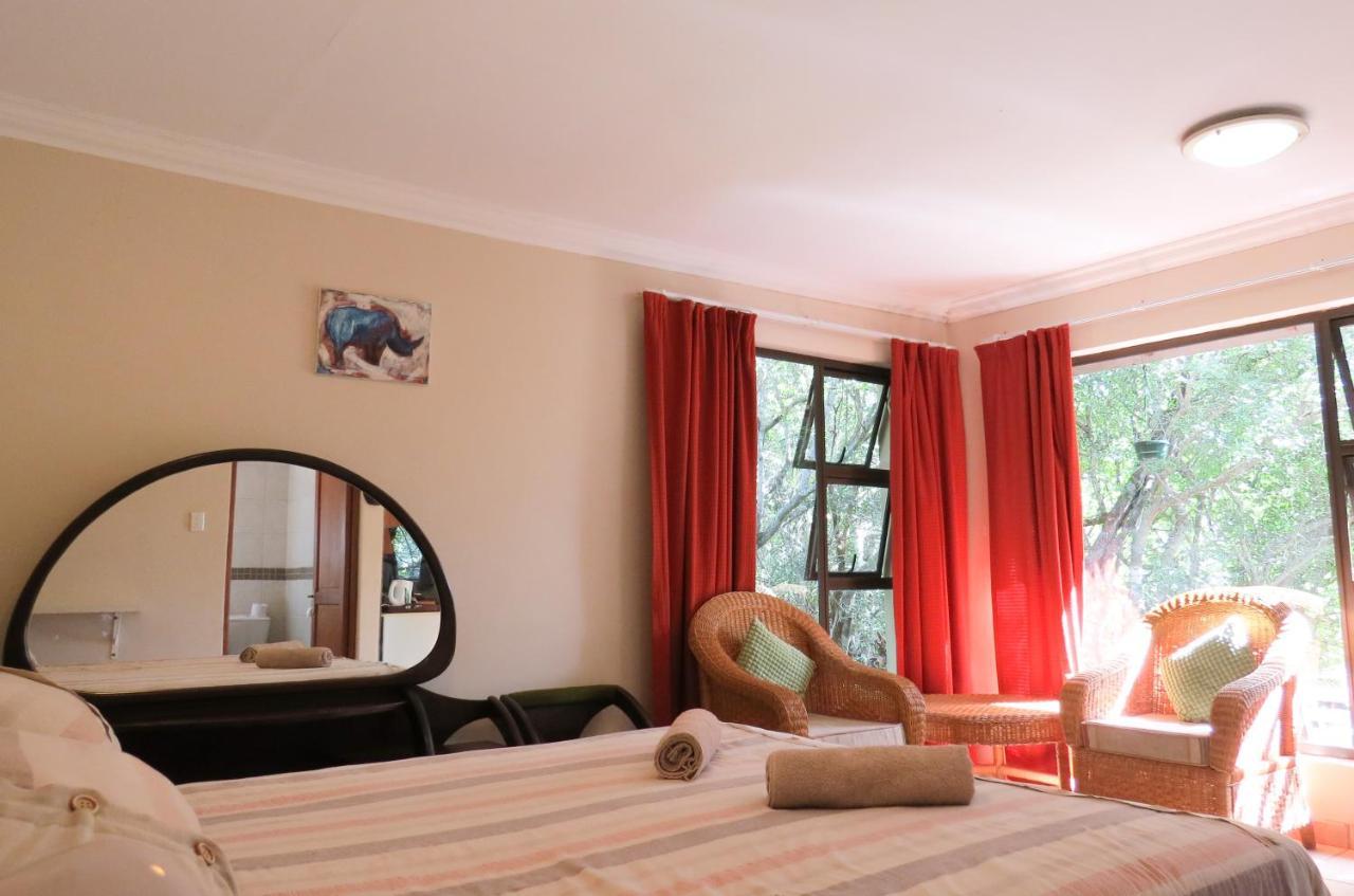 Umkhumbi Lodge Hluhluwe Buitenkant foto