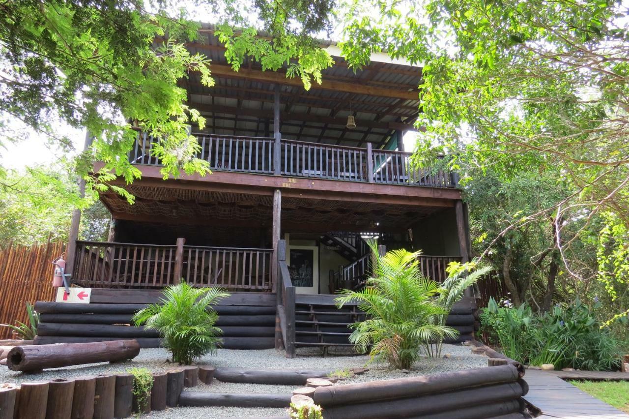 Umkhumbi Lodge Hluhluwe Buitenkant foto