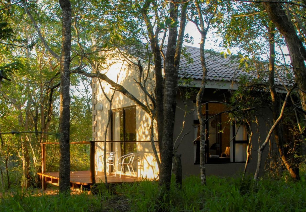 Umkhumbi Lodge Hluhluwe Buitenkant foto