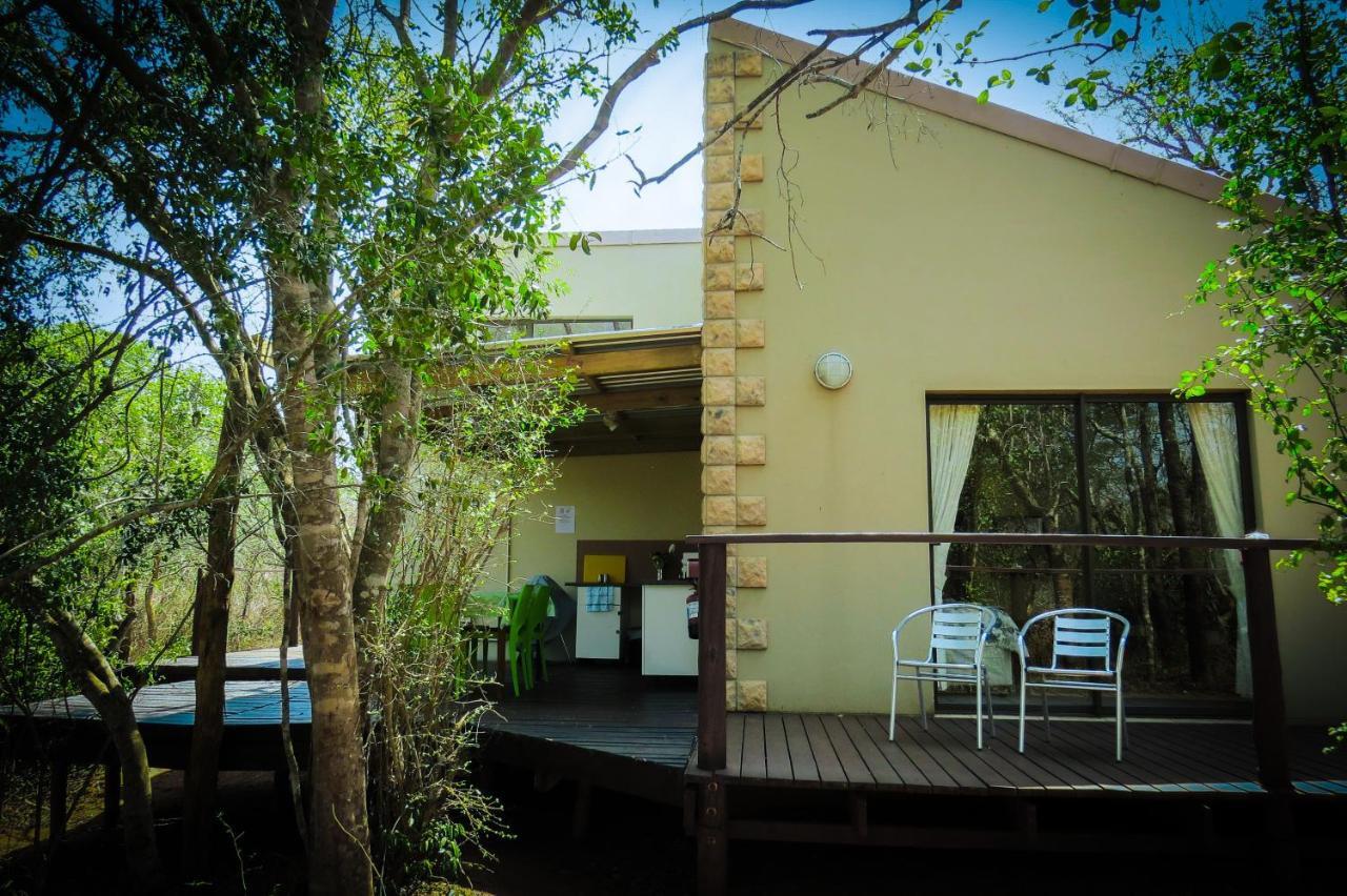 Umkhumbi Lodge Hluhluwe Buitenkant foto