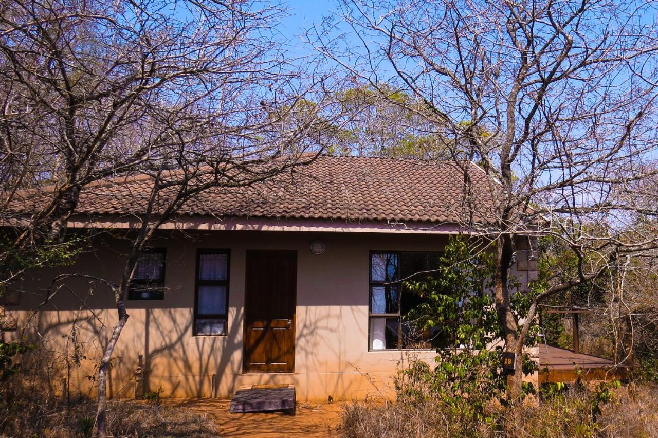 Umkhumbi Lodge Hluhluwe Buitenkant foto